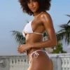 Crinkle Bademode Triangel-Bikini-Oberteil mit Neckholder in Weiß Crinkle Bademode Triangel-Bikini-Oberteil mit Neckholder in Weiß
