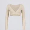 Crop-Top aus gebürstetem Jersey mit V-Ausschnitt in Ecru Crop-Top aus gebürstetem Jersey mit V-Ausschnitt in Ecru