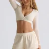 Crop-Top aus gebürstetem Jersey mit V-Ausschnitt in Ecru Crop-Top aus gebürstetem Jersey mit V-Ausschnitt in Ecru