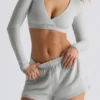 Crop-Top aus gebürstetem Jersey mit V-Ausschnitt in Nebelgrau Crop-Top aus gebürstetem Jersey mit V-Ausschnitt in Nebelgrau