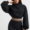 Cropped-Hoodie aus Stretch-Baumwollfleece in Schwarz Cropped-Hoodie aus Stretch-Baumwollfleece in Schwarz