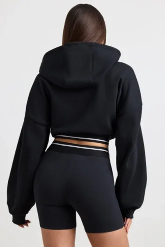 Cropped-Hoodie aus Stretch-Baumwollfleece in Schwarz