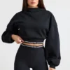 Cropped-Hoodie aus Stretch-Baumwollfleece in Schwarz Cropped-Hoodie aus Stretch-Baumwollfleece in Schwarz