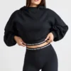 Cropped-Hoodie aus Stretch-Baumwollfleece in Schwarz Cropped-Hoodie aus Stretch-Baumwollfleece in Schwarz