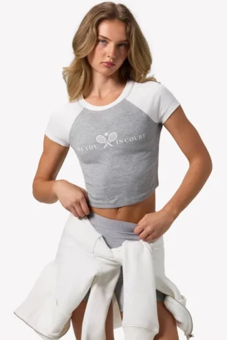 Cropped-T-Shirt mit Grafikprint in Grau meliert