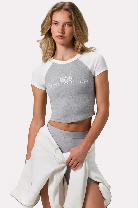 Cropped-T-Shirt mit Grafikprint in Grau meliert Cropped-T-Shirt mit Grafikprint in Grau meliert