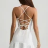Daria Minikleid mit Schnürung und tiefem Taillenbund in Weiß Daria Minikleid mit Schnürung und tiefem Taillenbund in Weiß
