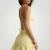 Daria Minikleid mit tiefem Taillenbund und Schnürung in Gelb Daria Minikleid mit tiefem Taillenbund und Schnürung in Gelb