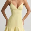 Daria Minikleid mit tiefem Taillenbund und Schnürung in Gelb Daria Minikleid mit tiefem Taillenbund und Schnürung in Gelb