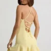 Daria Minikleid mit tiefem Taillenbund und Schnürung in Gelb Daria Minikleid mit tiefem Taillenbund und Schnürung in Gelb
