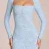 Darla Minikleid mit gewellter Spitze und langen Ärmeln in Powder Blue Darla Minikleid mit gewellter Spitze und langen Ärmeln in Powder Blue