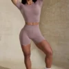 Define Luxe Mini-Shorts mit hoher Taille in Mokka Define Luxe Mini-Shorts mit hoher Taille in Mokka