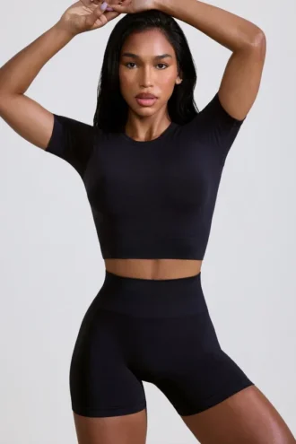 Define Luxe Mini-Shorts mit hoher Taille in Schwarz