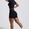 Define Luxe Mini-Shorts mit hoher Taille in Schwarz Define Luxe Mini-Shorts mit hoher Taille in Schwarz