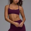 Define Luxe Multiway-Sport-BH mit offenem Rücken in Grape Define Luxe Multiway-Sport-BH mit offenem Rücken in Grape