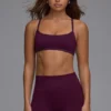 Define Luxe Multiway-Sport-BH mit offenem Rücken in Grape Define Luxe Multiway-Sport-BH mit offenem Rücken in Grape