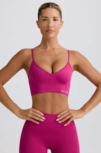 Define Luxe Sport-BH mit V-Ausschnitt in Berry