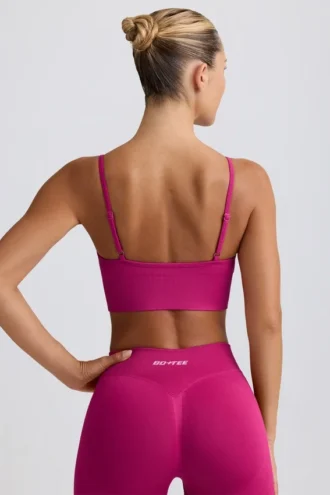 Define Luxe Sport-BH mit V-Ausschnitt in Berry