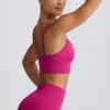 Define Luxe Sport-BH mit V-Ausschnitt in Berry Define Luxe Sport-BH mit V-Ausschnitt in Berry