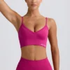 Define Luxe Sport-BH mit V-Ausschnitt in Berry Define Luxe Sport-BH mit V-Ausschnitt in Berry