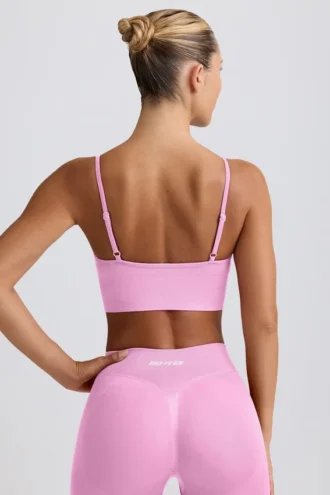 Define Luxe Sport-BH mit V-Ausschnitt in Bubblegum-Pink