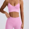 Define Luxe Sport-BH mit V-Ausschnitt in Bubblegum-Pink Define Luxe Sport-BH mit V-Ausschnitt in Bubblegum-Pink