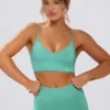 Define Luxe Sport-BH mit V-Ausschnitt in Mint Define Luxe Sport-BH mit V-Ausschnitt in Mint