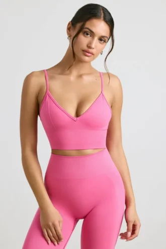 Define Luxe Sport-BH mit V-Ausschnitt in Pink