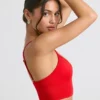 Define Luxe Sport-BH mit V-Ausschnitt in Rot Define Luxe Sport-BH mit V-Ausschnitt in Rot