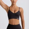Define Luxe Sport-BH mit V-Ausschnitt in Schwarz Define Luxe Sport-BH mit V-Ausschnitt in Schwarz