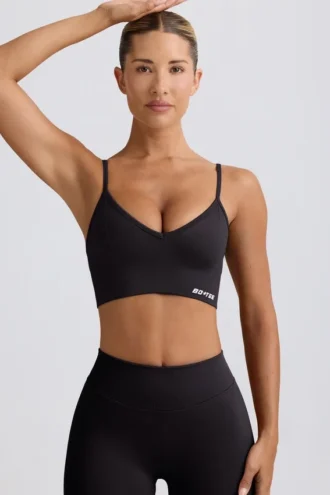 Define Luxe Sport-BH mit V-Ausschnitt in Schwarz