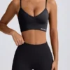 Define Luxe Sport-BH mit V-Ausschnitt in Schwarz Define Luxe Sport-BH mit V-Ausschnitt in Schwarz