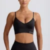 Define Luxe Sport-BH mit V-Ausschnitt in Schwarz Define Luxe Sport-BH mit V-Ausschnitt in Schwarz