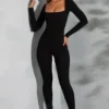 Delanie Jumpsuit mit quadratischem Ausschnitt und langen Ärmeln in Schwarz