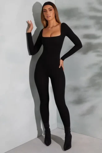 Delanie Jumpsuit mit quadratischem Ausschnitt und langen Ärmeln in Schwarz