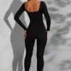 Delanie Jumpsuit mit quadratischem Ausschnitt und langen Ärmeln in Schwarz
