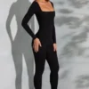 Delanie Jumpsuit mit quadratischem Ausschnitt und langen Ärmeln in Schwarz