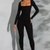 Delanie Jumpsuit mit quadratischem Ausschnitt und langen Ärmeln in Schwarz