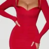 Deliana Midaxi-Kleid mit Lagen-BH-Detail und Rüschen in Rot Deliana Midaxi-Kleid mit Lagen-BH-Detail und Rüschen in Rot
