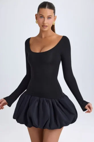Delphi Modal-Minikleid mit U-Ausschnitt, tiefem Taillenbund und ausgestellter Säume in Schwarz