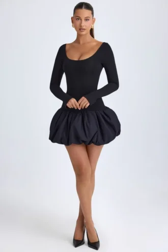 Delphi Modal-Minikleid mit U-Ausschnitt, tiefem Taillenbund und ausgestellter Säume in Schwarz