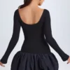 Delphi Modal-Minikleid mit U-Ausschnitt, tiefem Taillenbund und ausgestellter Säume in Schwarz Delphi Modal-Minikleid mit U-Ausschnitt, tiefem Taillenbund und ausgestellter Säume in Schwarz