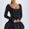 Delphi Modal-Minikleid mit U-Ausschnitt, tiefem Taillenbund und ausgestellter Säume in Schwarz Delphi Modal-Minikleid mit U-Ausschnitt, tiefem Taillenbund und ausgestellter Säume in Schwarz