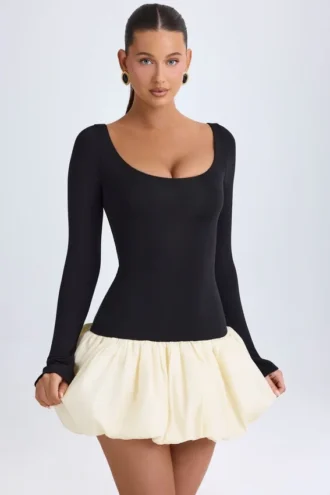 Delphi Modal-Minikleid mit U-Ausschnitt, tiefem Taillenbund und ausgestellter Säume in Vanille