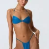Clearwater verziertes, gerafftes Bikini-Oberteil mit Neckholder in Ozeanblau Clearwater verziertes, gerafftes Bikini-Oberteil mit Neckholder in Ozeanblau