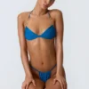 Clearwater verziertes, gerafftes Bikini-Oberteil mit Neckholder in Ozeanblau Clearwater verziertes, gerafftes Bikini-Oberteil mit Neckholder in Ozeanblau