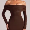 Depny schulterfreies Langarm-Maxikleid in Schokoladenbraun