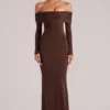 Depny schulterfreies Langarm-Maxikleid in Schokoladenbraun