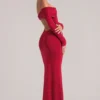 Depny schulterfreies Maxikleid mit langen Ärmeln in Kirschrot
