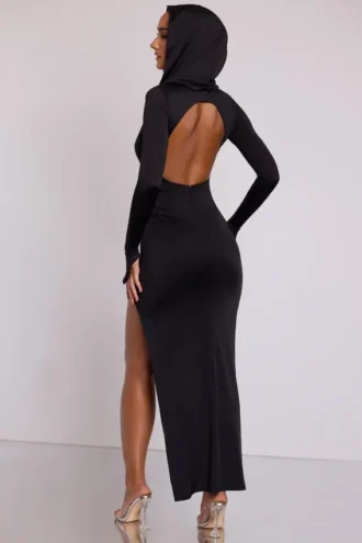 Desdemona Maxikleid mit Kapuze und langen Ärmeln in Schwarz